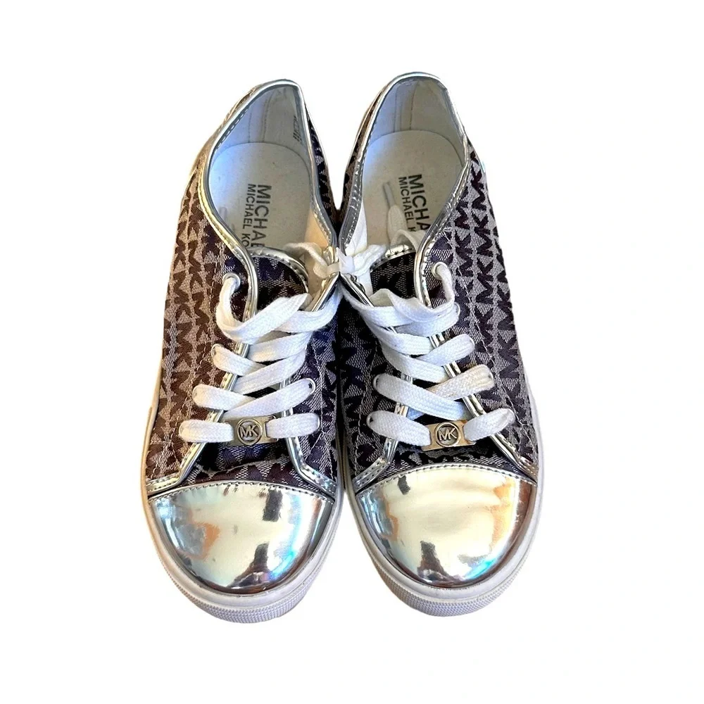 🌻 4/$25 - Michael Kors Poppy Color Block Logo Sneakers - Silver - Picture 2 of 6